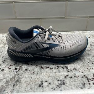 Men’s Brooks Adrenaline GTS 22 size 10.5.